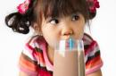 Milloin voit antaa lapsellesi lehmänmaitoa? Pitäisikö lasten juoda maitoa?